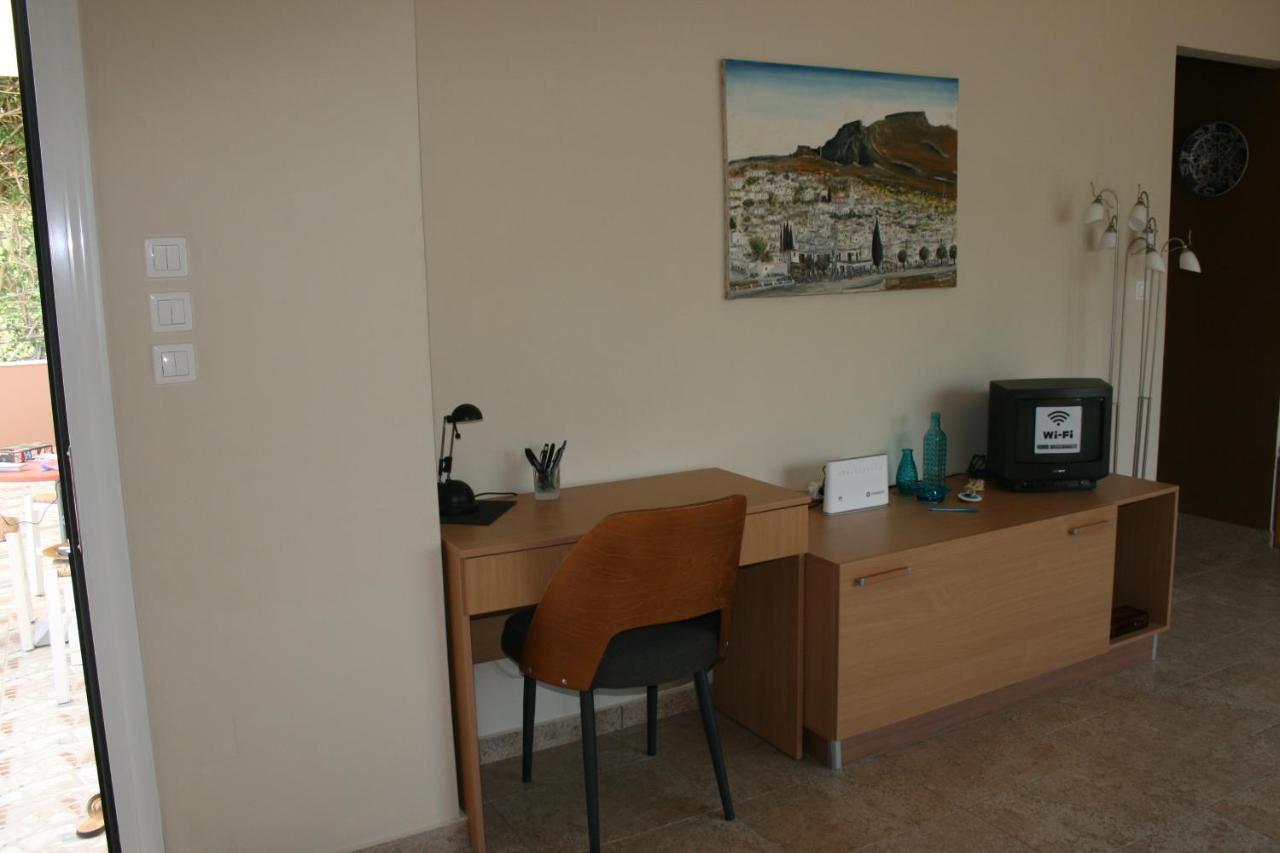 Kiki Stegna Apartment Archangelos  Bagian luar foto