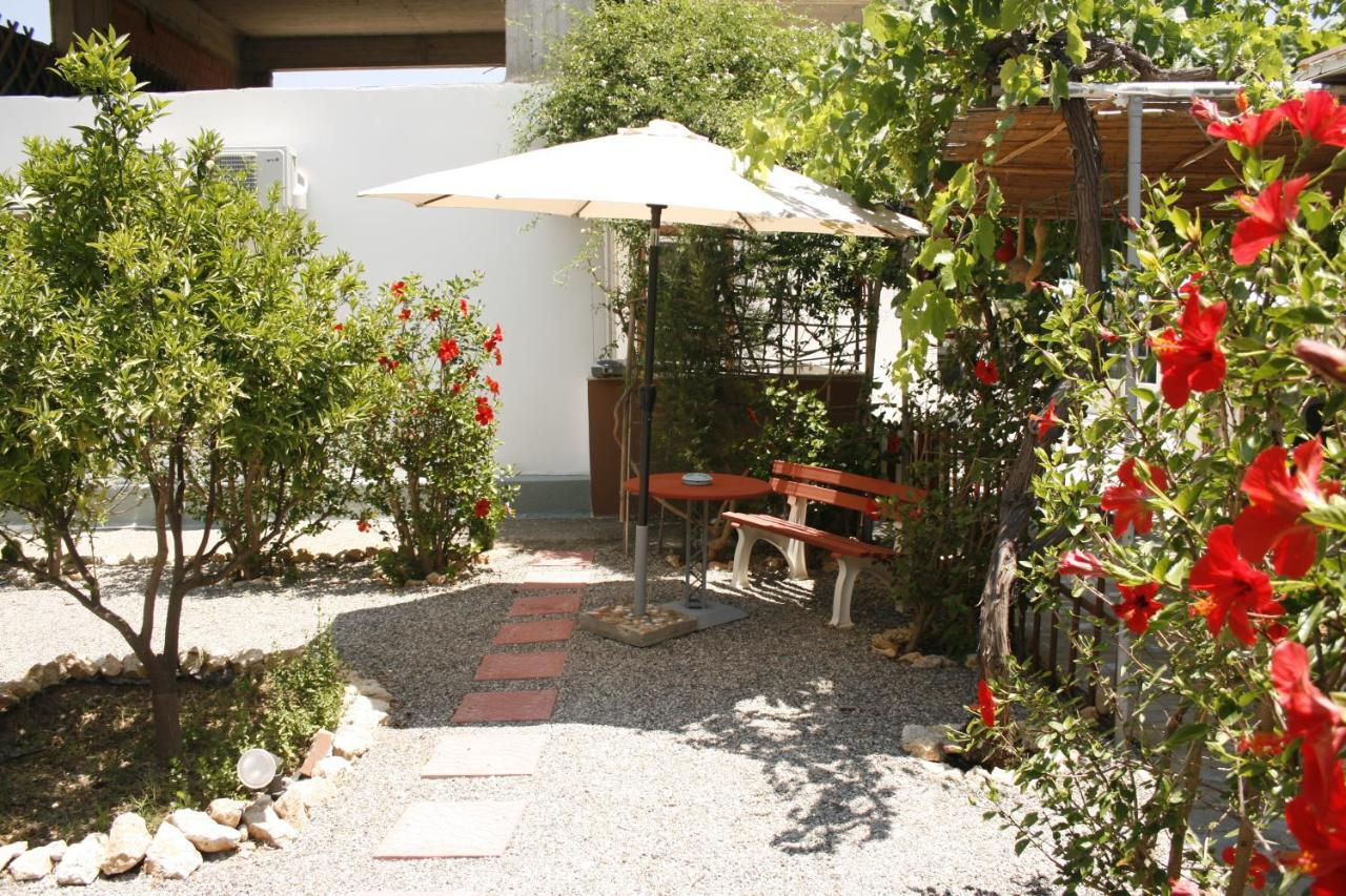 Kiki Stegna Apartment Archangelos  Bagian luar foto
