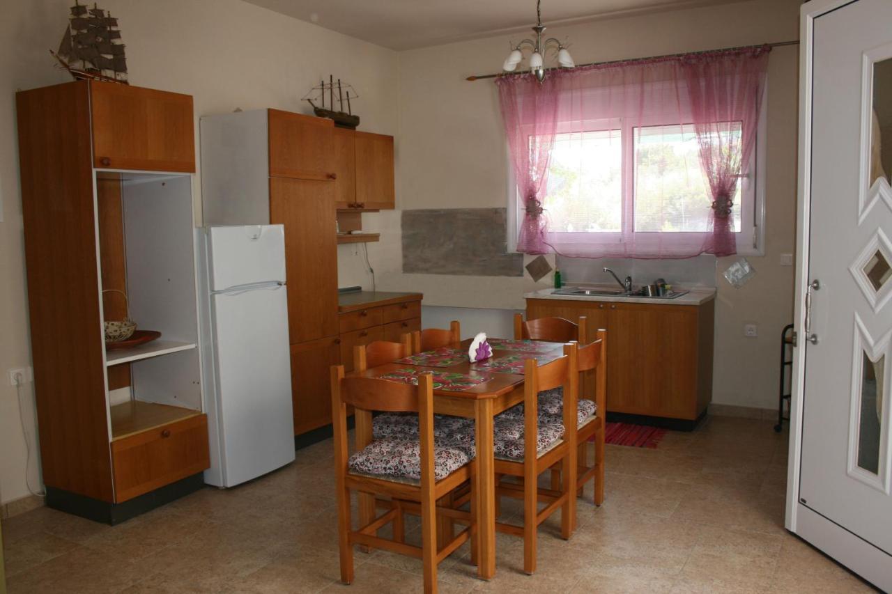 Kiki Stegna Apartment Archangelos  Bagian luar foto